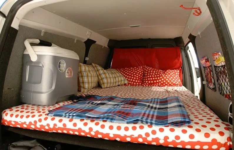 WV Caddy (manual) – Campervans, photo 2