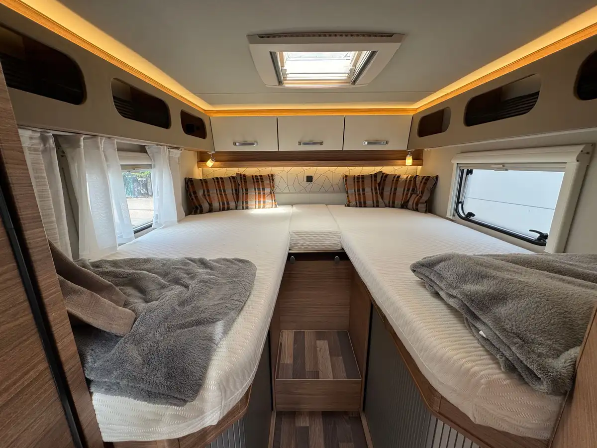 Weinsberg 600 MEG Pepper "Jupiter" – Camping-cars, photo 11