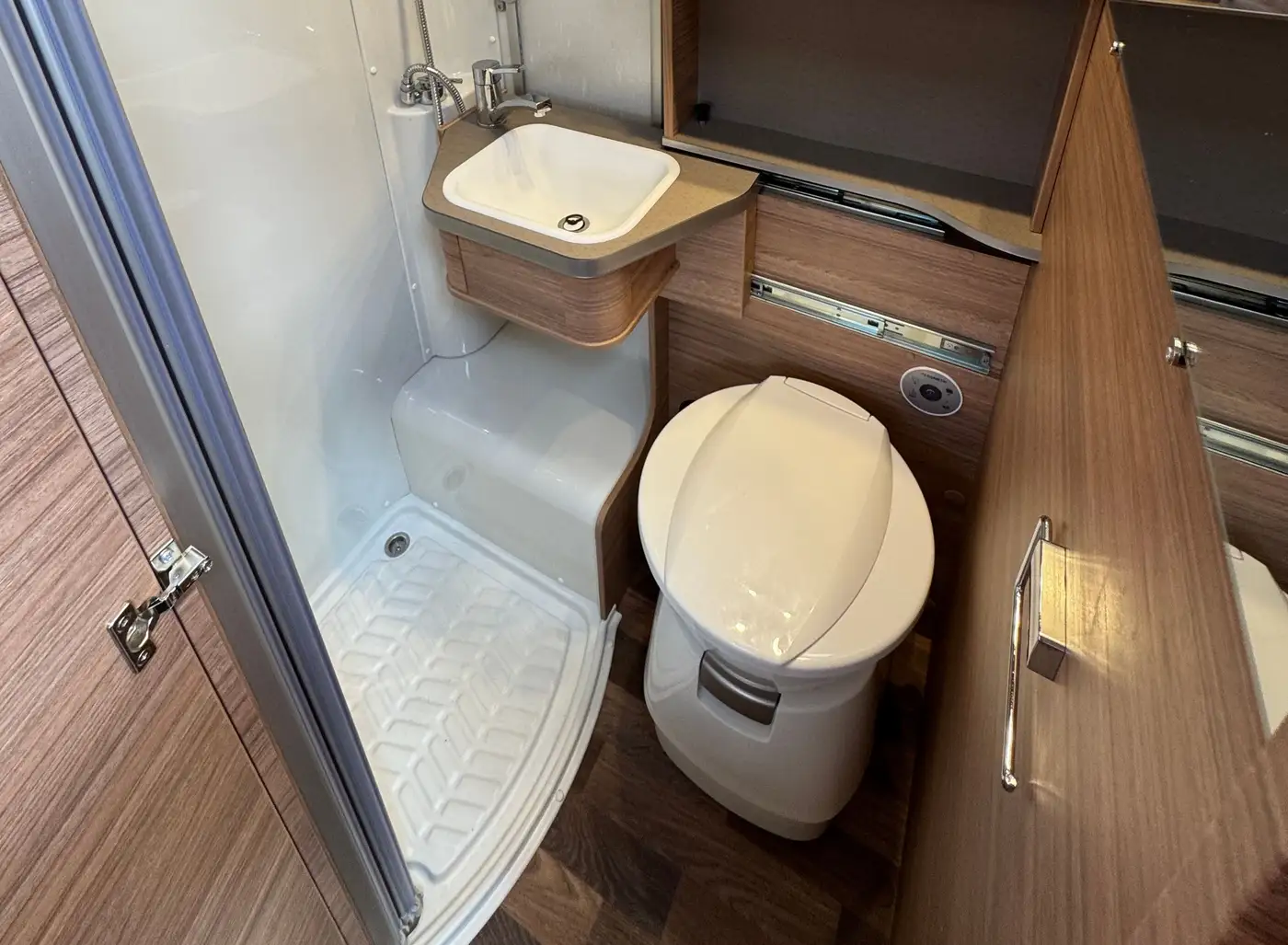 Weinsberg 600 MEG Pepper "Jupiter" – Camping-cars, photo 14