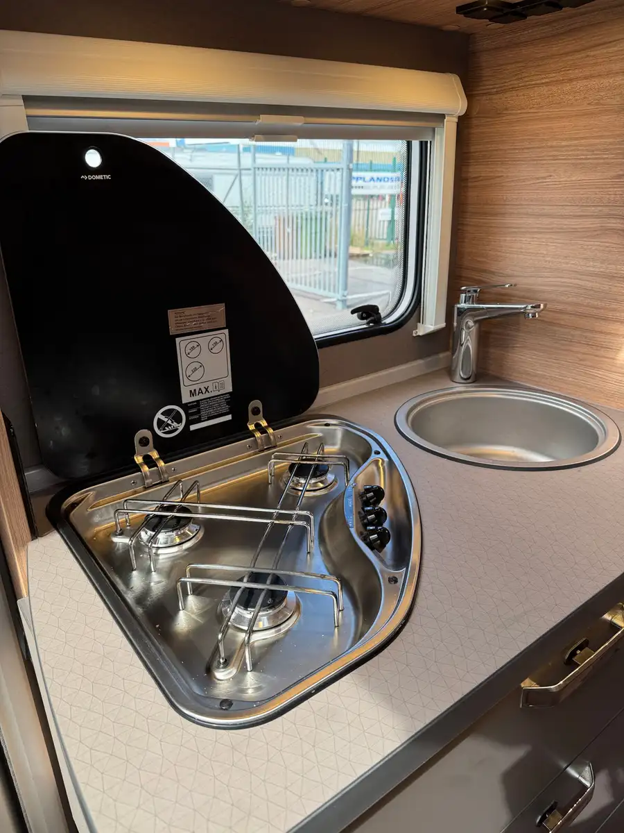 Weinsberg 600 MEG Pepper "Saturn" – Autocaravan, foto 10